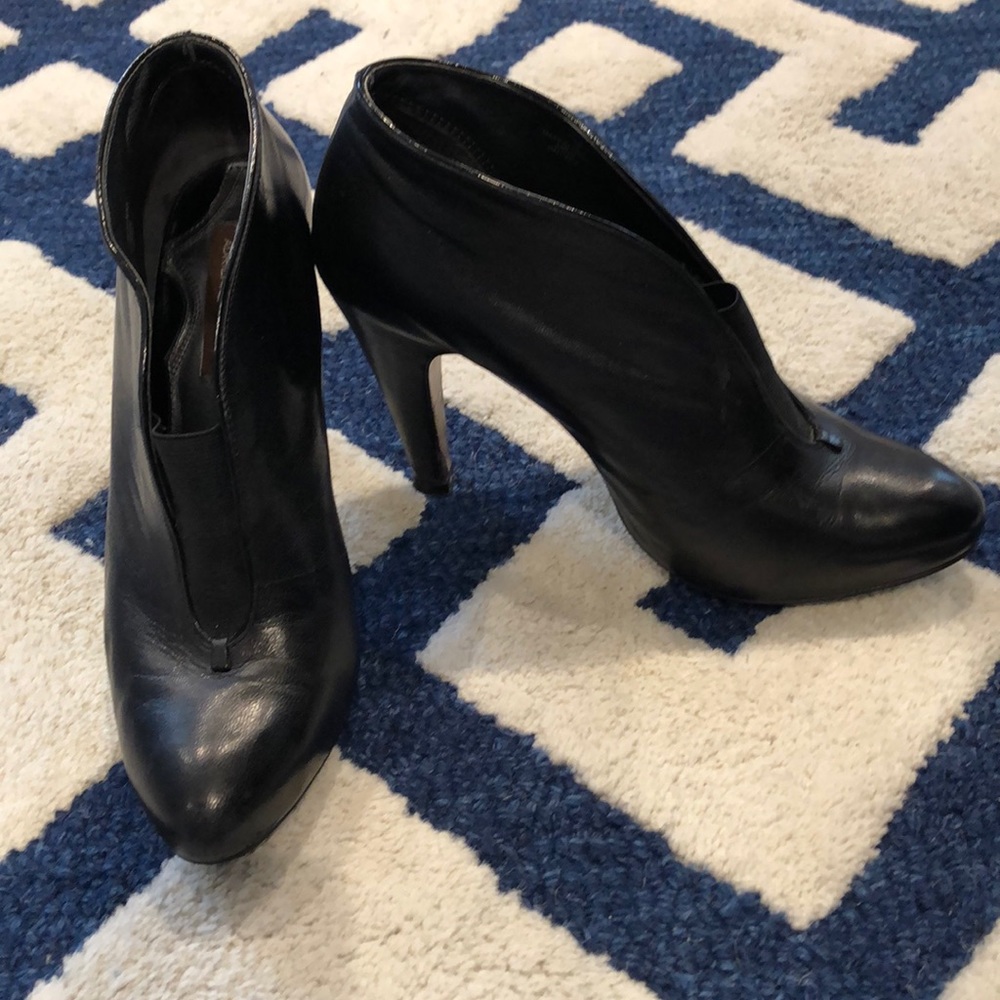 Adrienne Vittadini black heel bootie